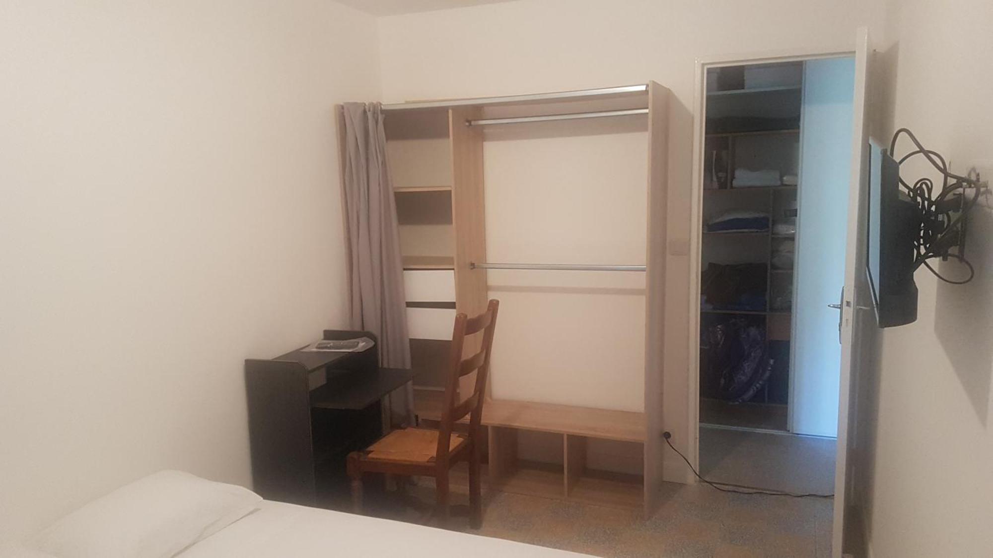 New Cheap Private Room, Kitchen , Overwieuw Sea,Tram On Spot, 12 Minutes From Nice Train Station With Tram , Beach In 17 Min Tram , Chambre Privee Pas Cher, Cuisine Equipee , Tram Sur Place, Apercu Mer, 12 Min De La Gare De Nice Avec Le Tram, 17 Min Bilik gambar